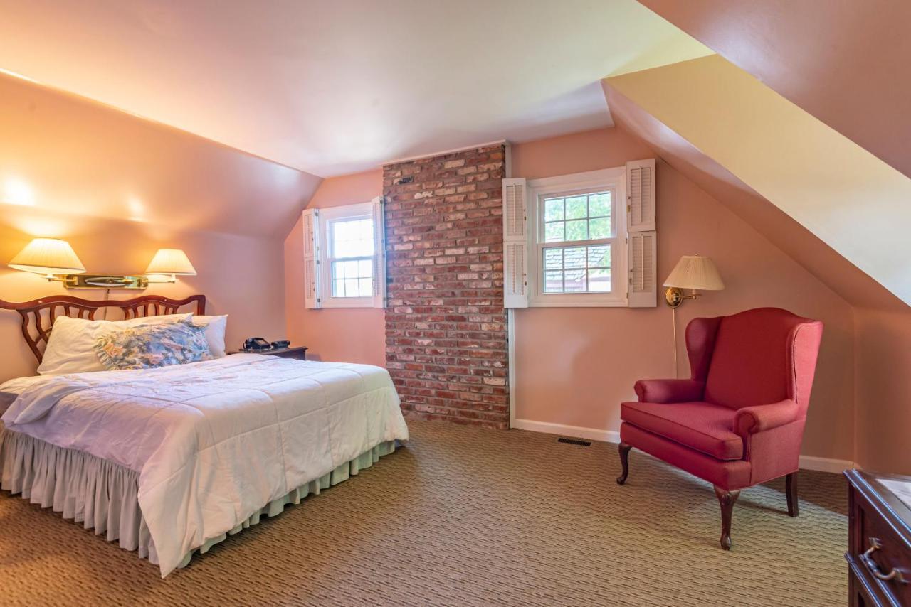 One-Bedroom Suite at Century Suites Hotel