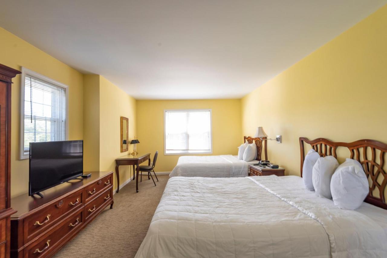 Standard Suite at Century Suites Hotel