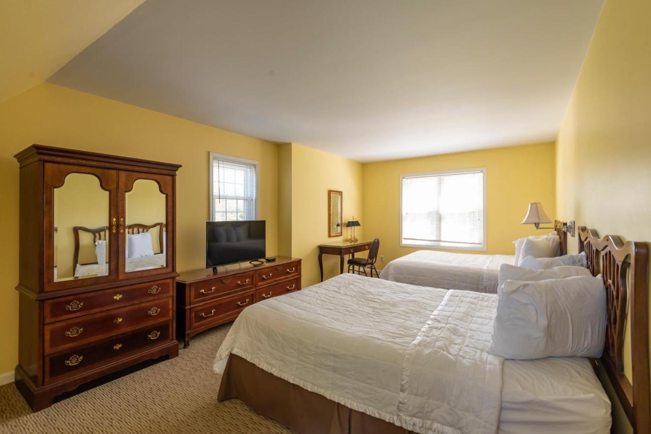 Standard Suite at Century Suites Hotel