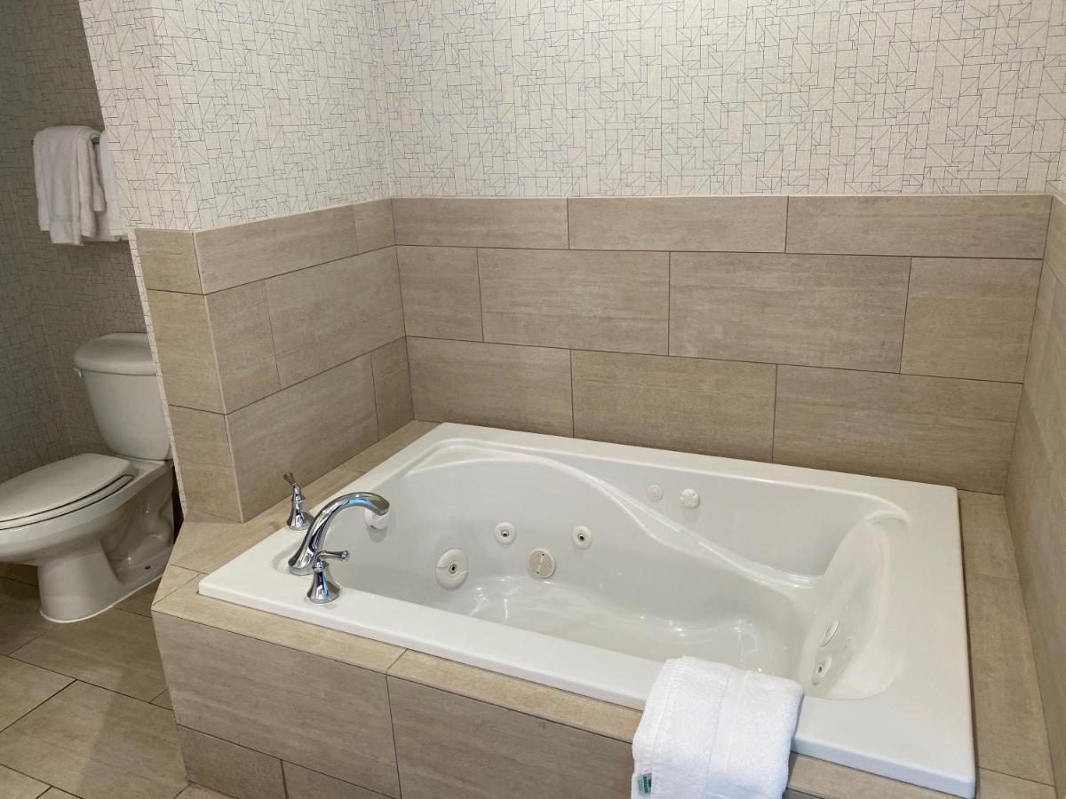 King Room with Whirlpool Tub - Non-Smoking at Holiday Inn Express & Suites El Dorado Hills by IHG