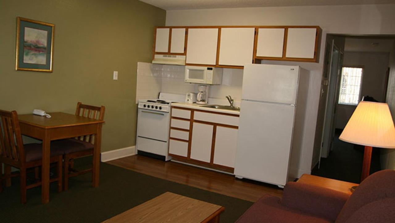 One-Bedroom Suite at Affordable Suites Shelby