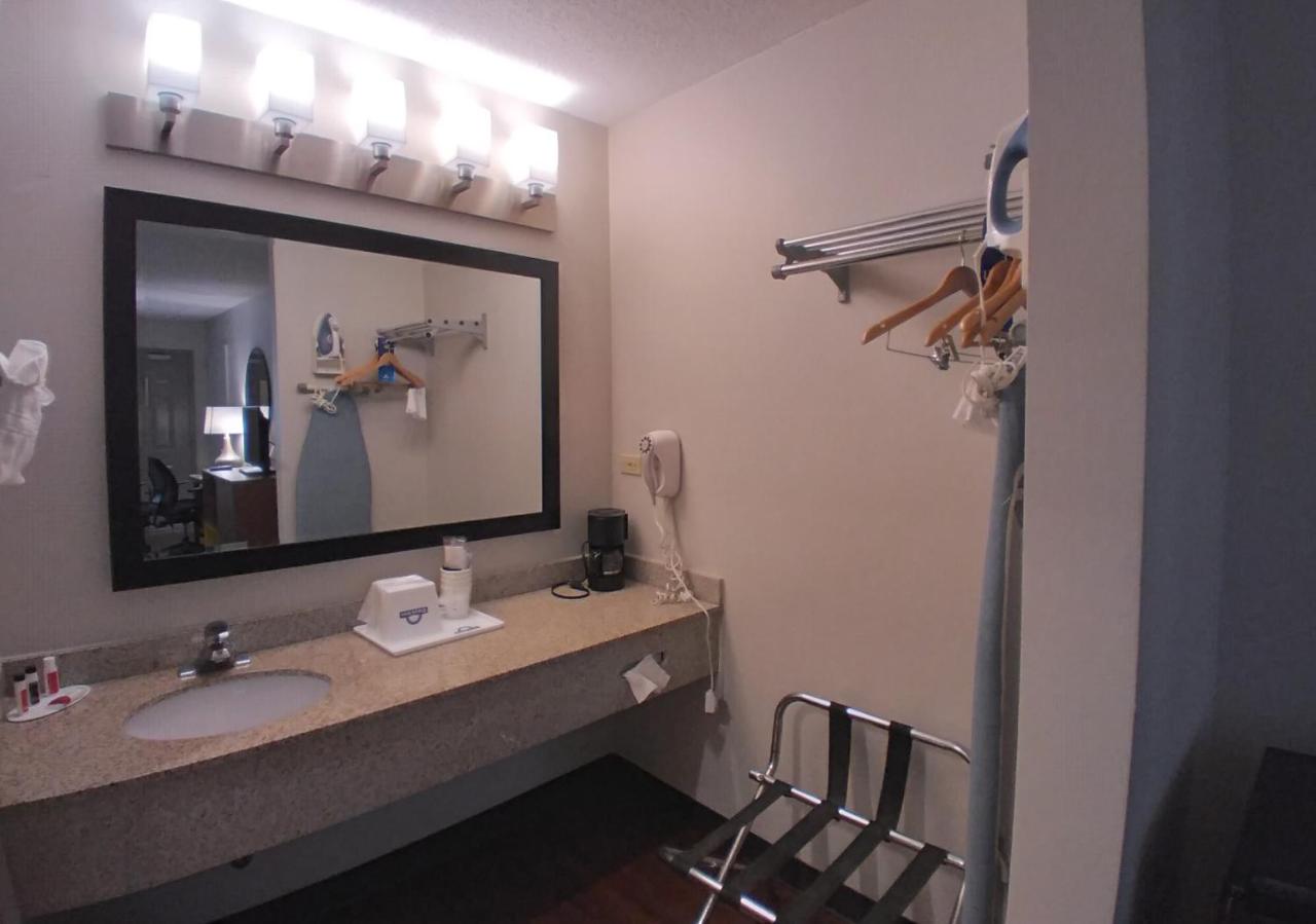 | Days Inn & Suites by Wyndham Peachtree City