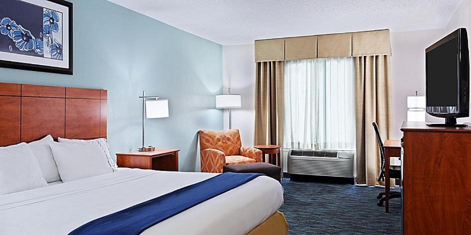  | Holiday Inn Express Hotel & Suites Richmond-Brandermill