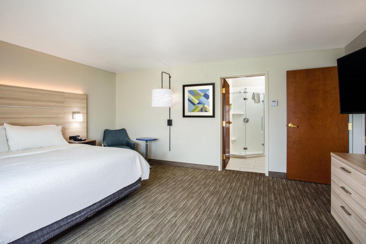 Family Suite at Holiday Inn Express Hotel & Suites Lewisburg by IHG