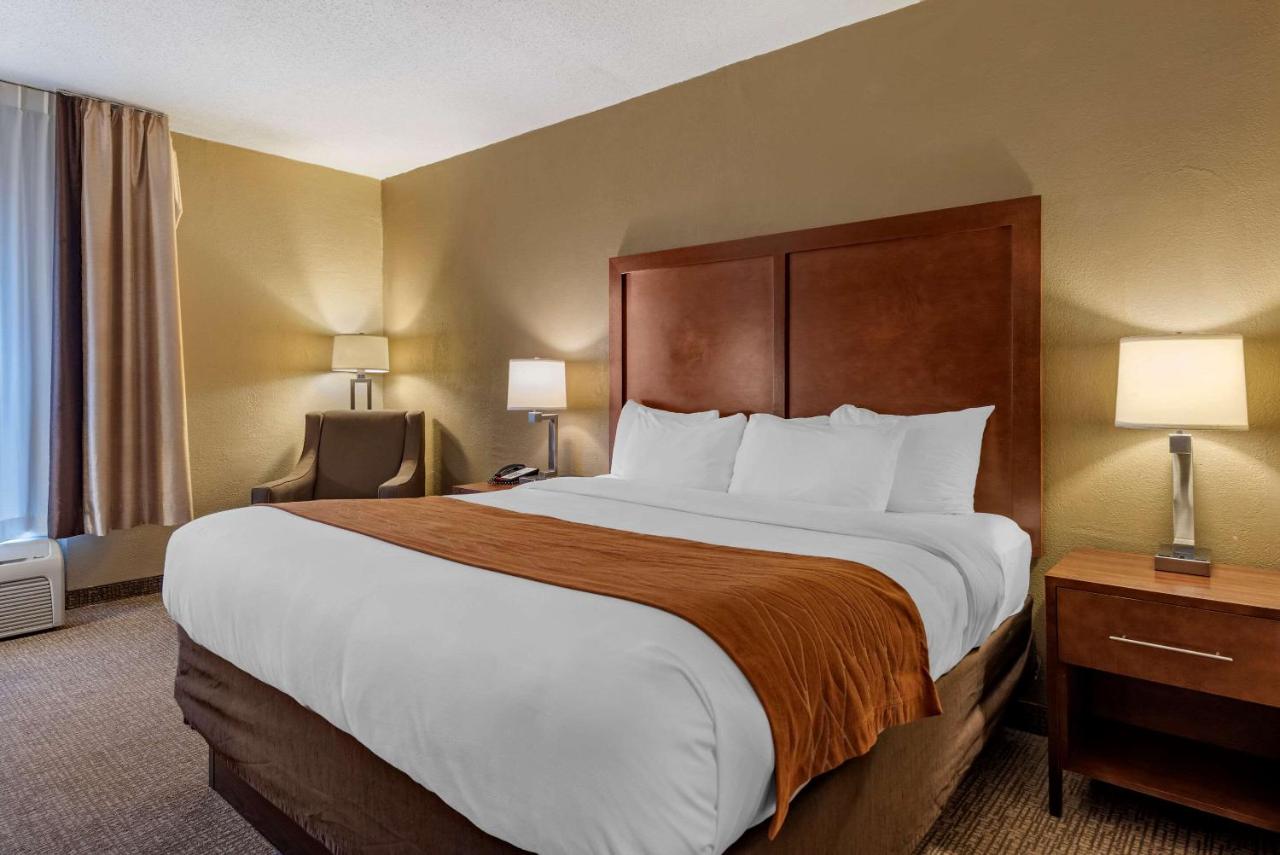 King Room - Disability Access/Non-Smoking at Comfort Inn Madison near Clifty Falls