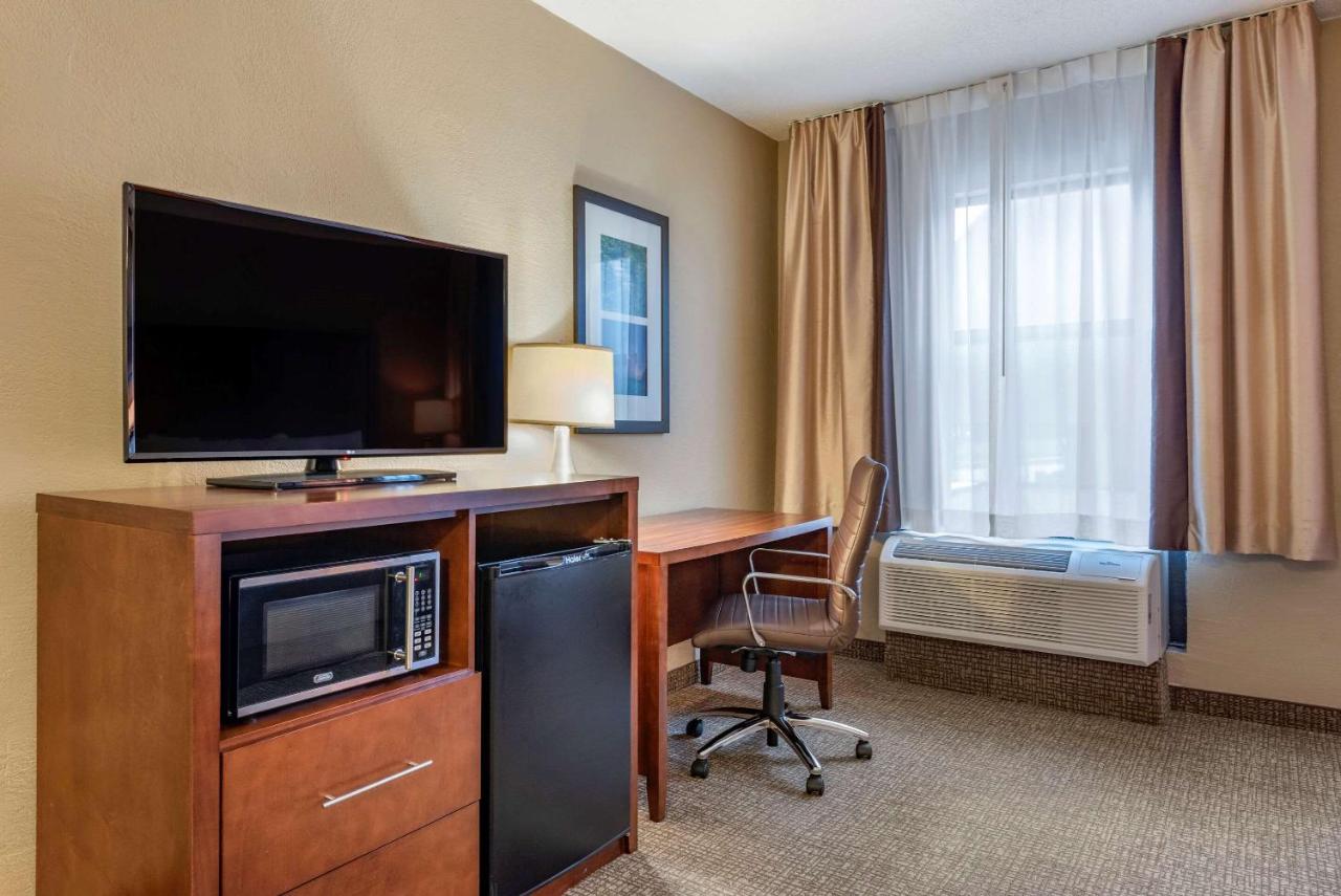 King Room with Wet Bar - Non Smoking at Comfort Inn Madison near Clifty Falls
