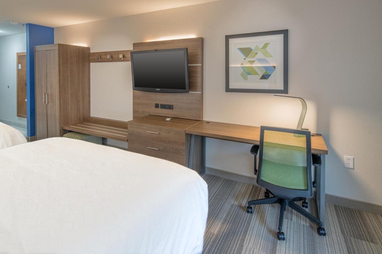 Standard Queen Room with Two Queen Beds at Holiday Inn Express & Suites N Waco Area - West, an IHG Hotel