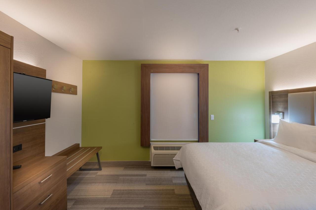 Standard King Room at Holiday Inn Express & Suites N Waco Area - West, an IHG Hotel