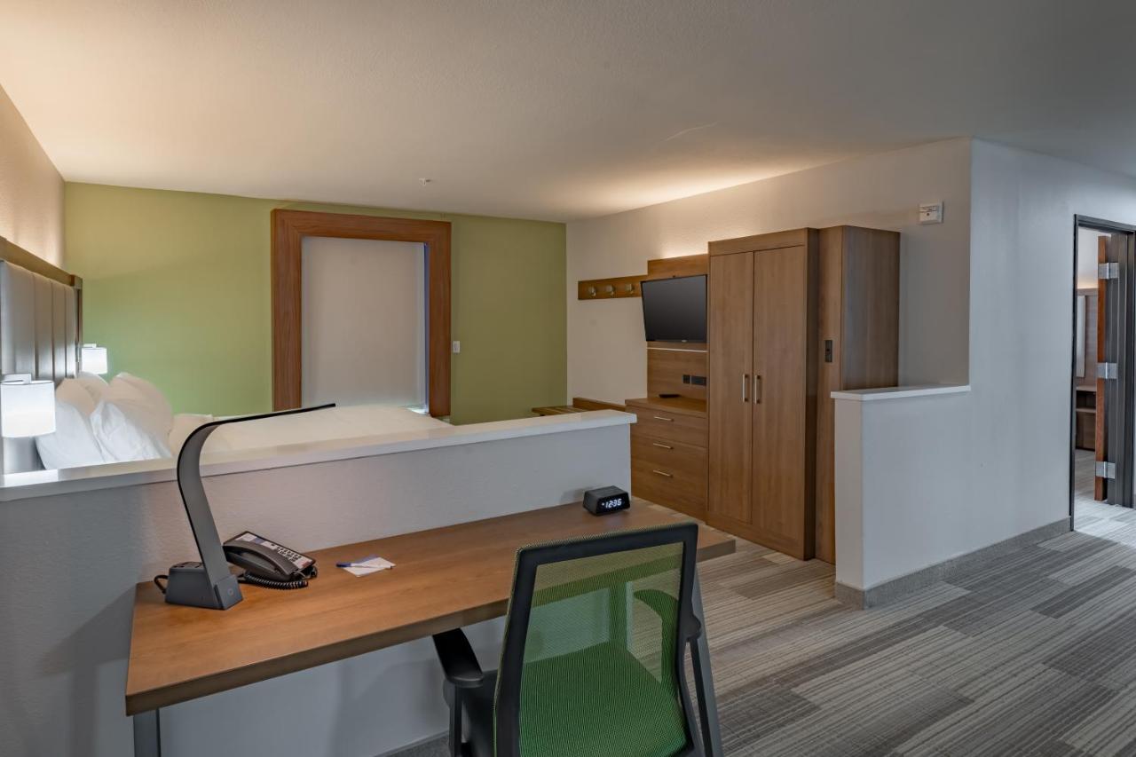 Two-Bedroom Suite at Holiday Inn Express & Suites N Waco Area - West, an IHG Hotel