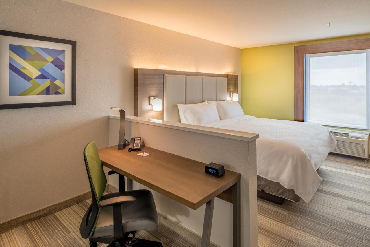 Two-Bedroom Suite at Holiday Inn Express & Suites N Waco Area - West, an IHG Hotel