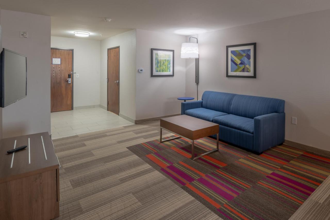 Two-Bedroom Suite at Holiday Inn Express & Suites N Waco Area - West, an IHG Hotel