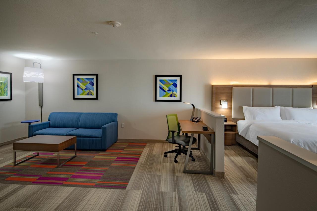 Two-Bedroom Suite at Holiday Inn Express & Suites N Waco Area - West, an IHG Hotel
