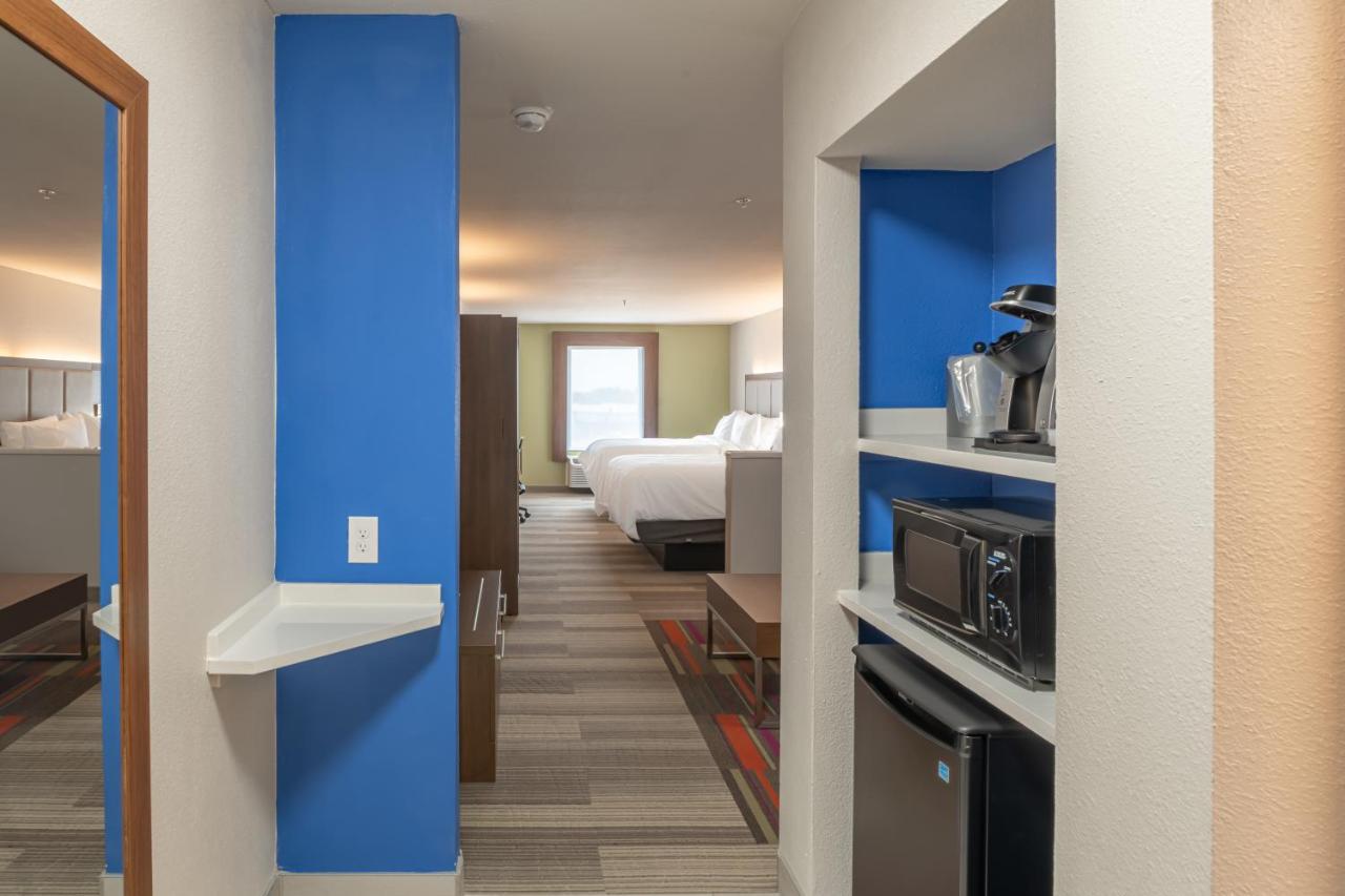 Queen Studio - Disability Access at Holiday Inn Express & Suites N Waco Area - West, an IHG Hotel