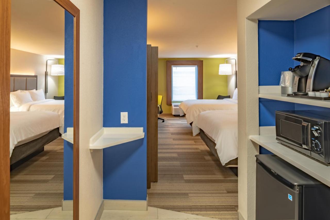 Queen Suite at Holiday Inn Express & Suites N Waco Area - West, an IHG Hotel