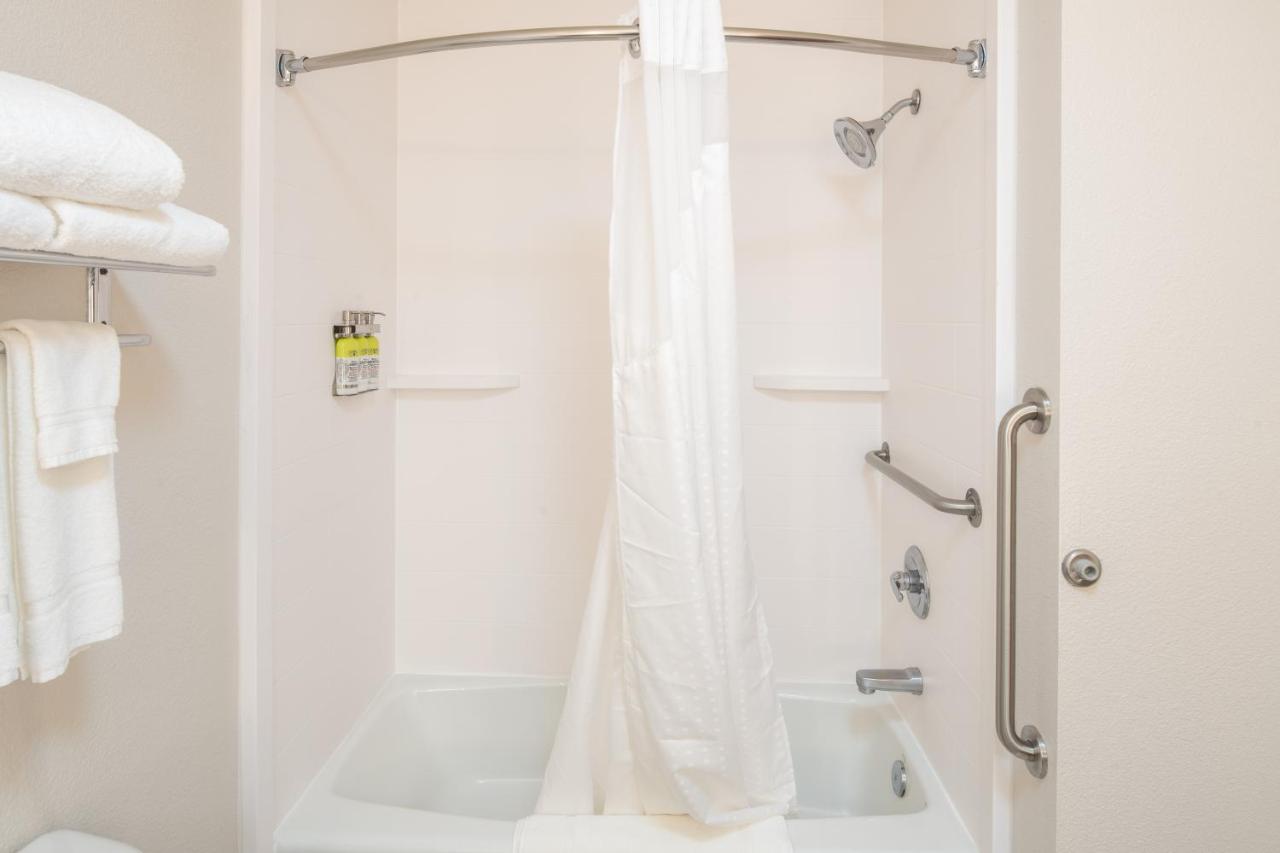 Queen Studio - Disability Access at Holiday Inn Express & Suites N Waco Area - West, an IHG Hotel