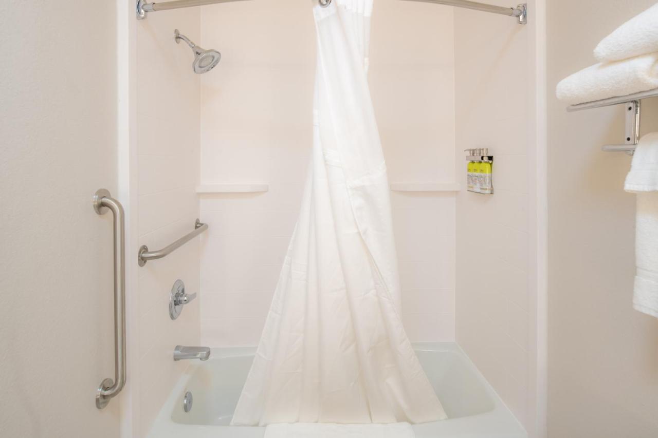 Queen Studio - Disability Access at Holiday Inn Express & Suites N Waco Area - West, an IHG Hotel