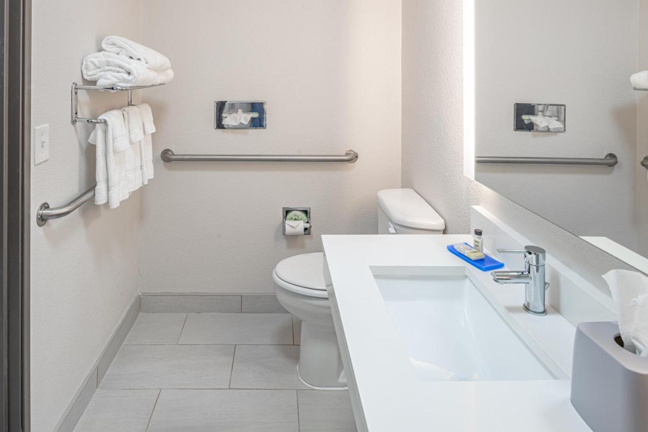 Queen Studio - Disability Access at Holiday Inn Express & Suites N Waco Area - West, an IHG Hotel