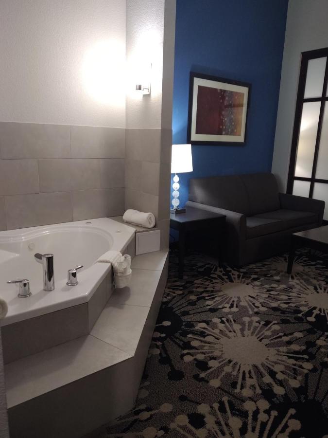 King Suite with Roll-in-Shower - Accessible/Non-Smoking at Comfort Suites Greenville