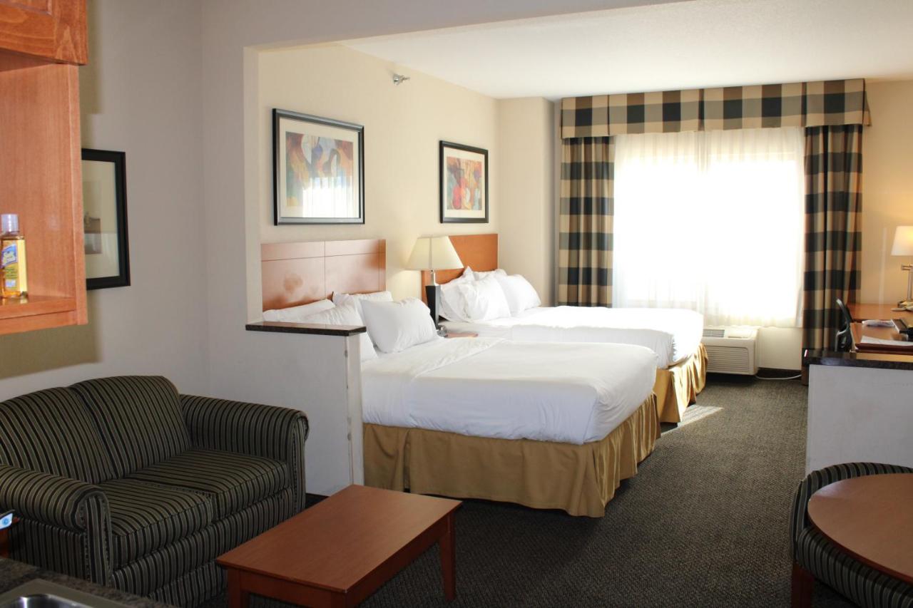Queen Room with Two Queen Beds at Holiday Inn Express Vernal-Dinosaurland by IHG