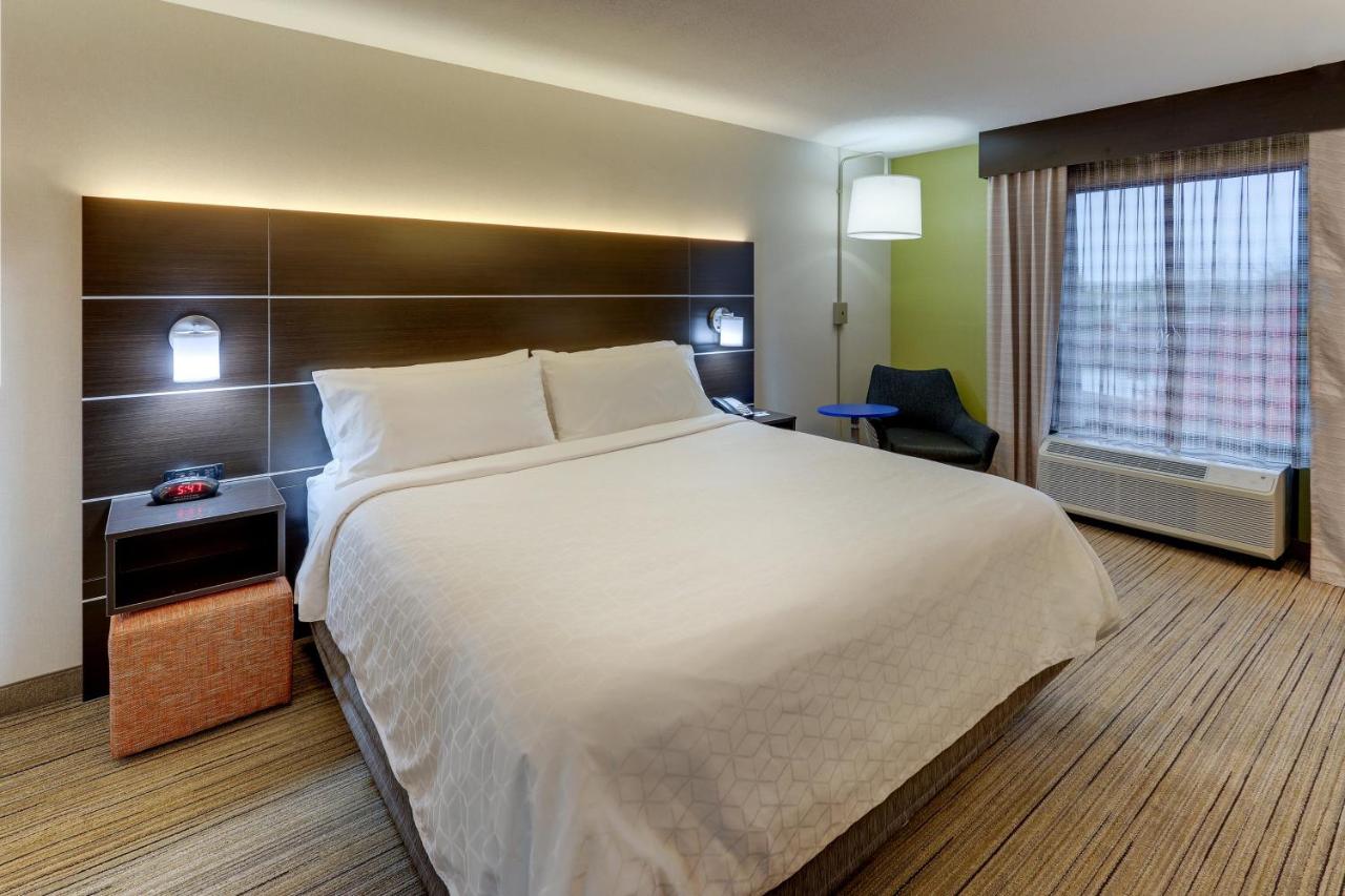 King Room - Mobility Accessible Tub at Holiday Inn Express & Suites Troy by IHG