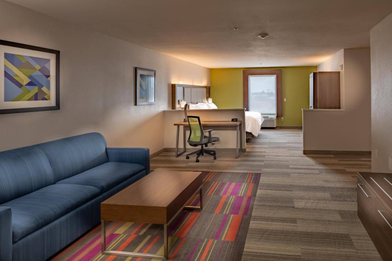 Two-Bedroom Suite at Holiday Inn Express & Suites N Waco Area - West, an IHG Hotel