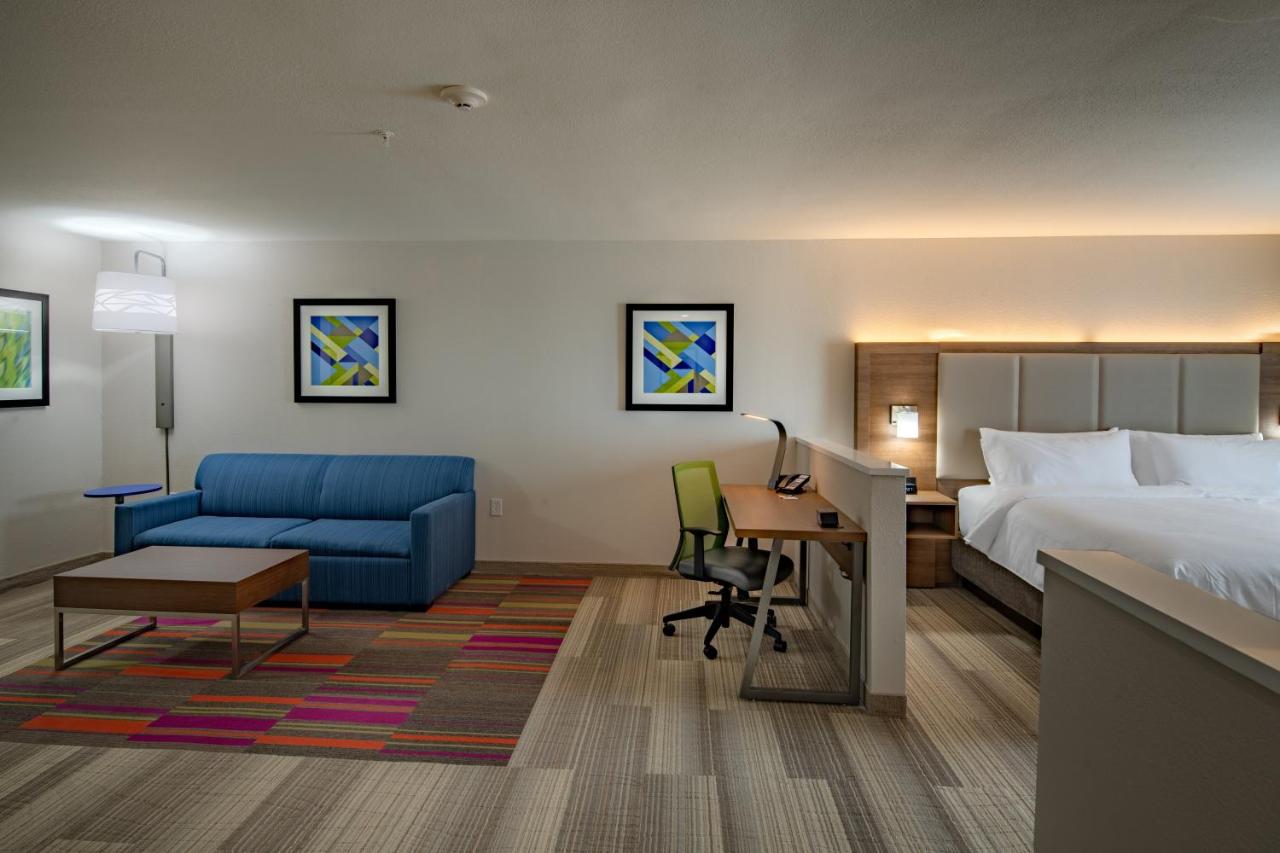 Two-Bedroom Suite at Holiday Inn Express & Suites N Waco Area - West, an IHG Hotel
