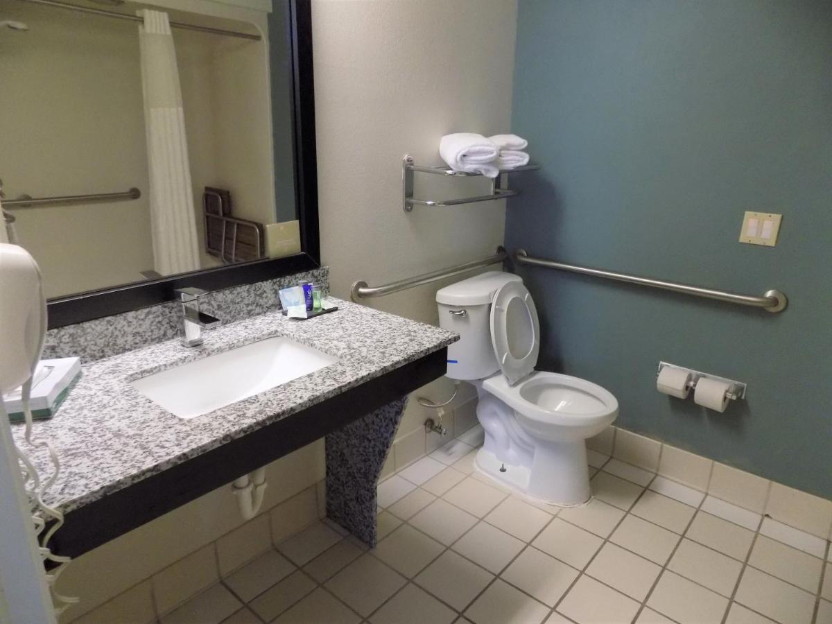 King Room with Roll-in Shower - Mobility Accessible/Non-Smoking at Sleep Inn and Conference Center