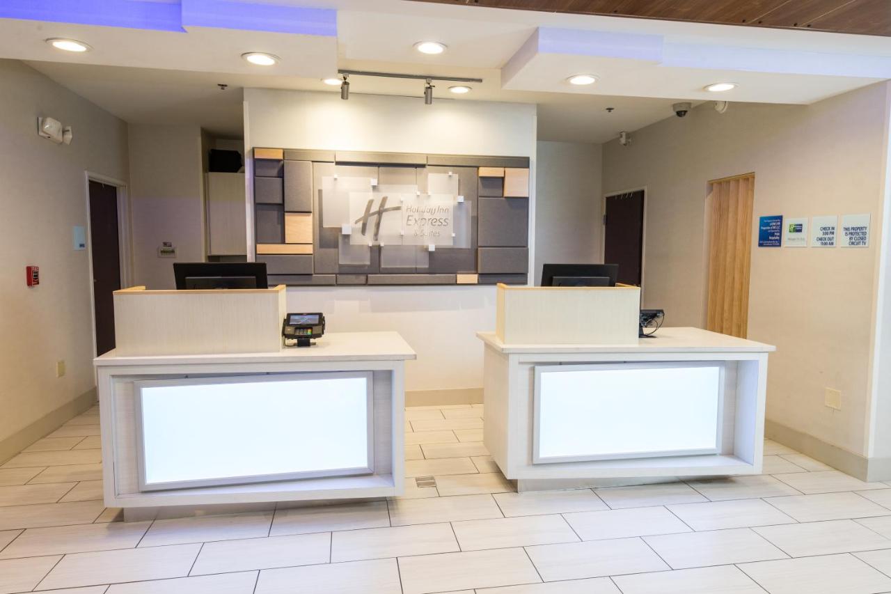 Room Selected at Check-In at Holiday Inn Express Clinton by IHG
