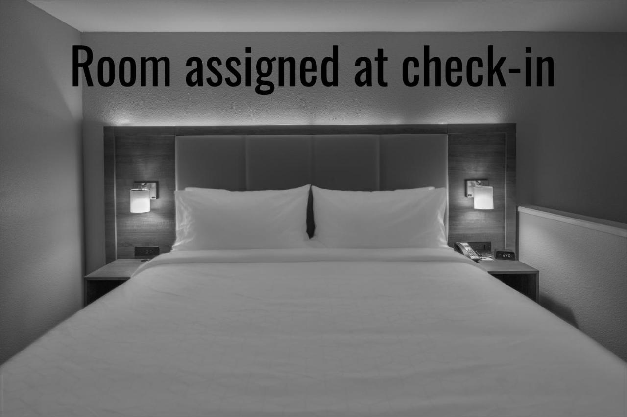 Suite at Holiday Inn Express & Suites N Waco Area - West, an IHG Hotel