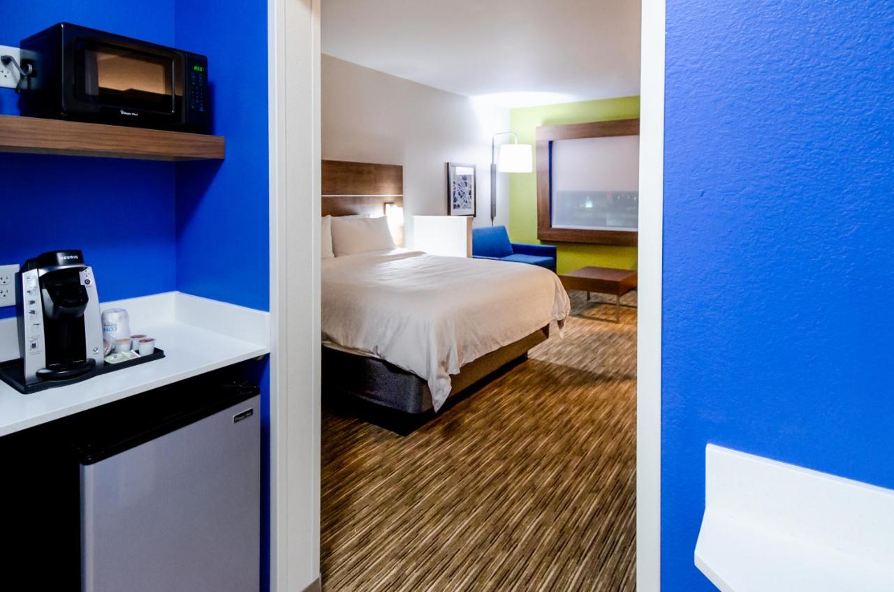 King Suite - Non-Smoking at Holiday Inn Express & Suites Taylor, an IHG Hotel