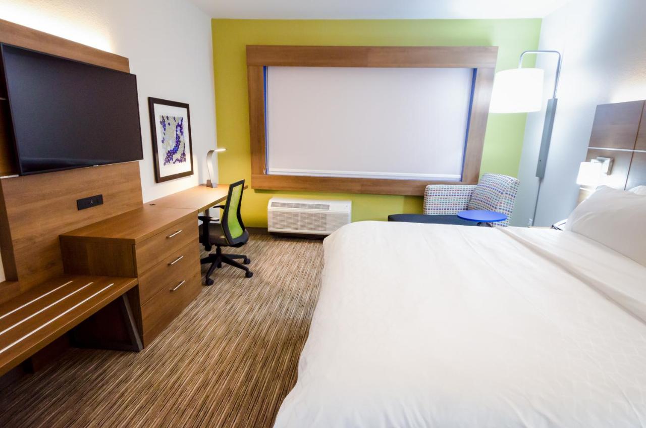 Executive King Room - Non-Smoking at Holiday Inn Express & Suites Taylor, an IHG Hotel