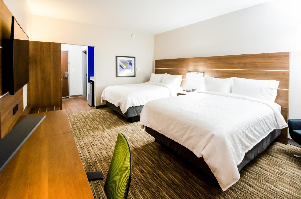 Room with Two Beds - Hearing Accessible - Non-Smoking at Holiday Inn Express & Suites Taylor, an IHG Hotel