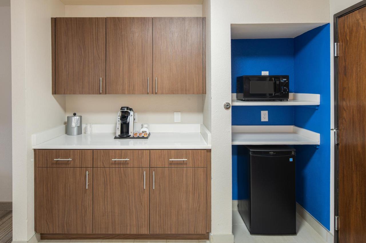 Queen Studio - Disability Access at Holiday Inn Express & Suites N Waco Area - West, an IHG Hotel