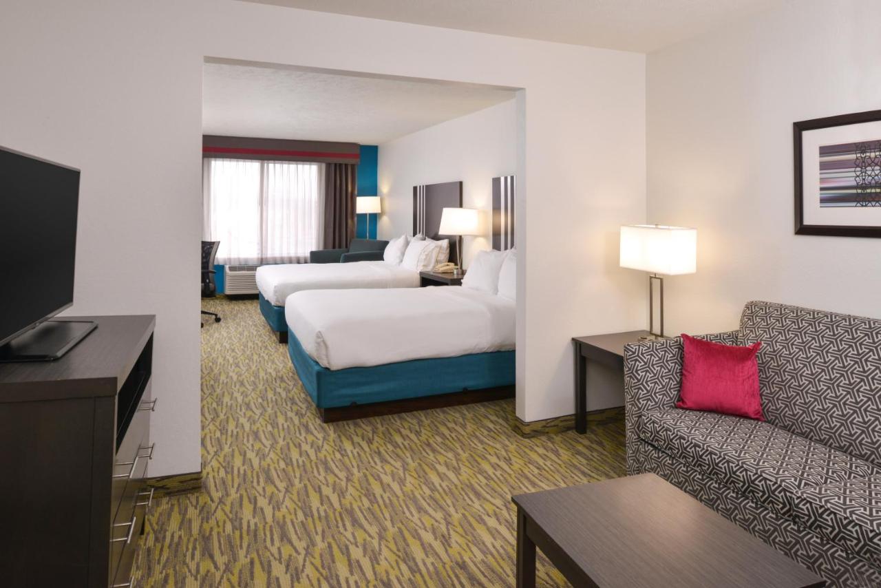 Queen Suite with Two Queen Beds - Non-Smoking at Holiday Inn Express & Suites Omaha West by IHG