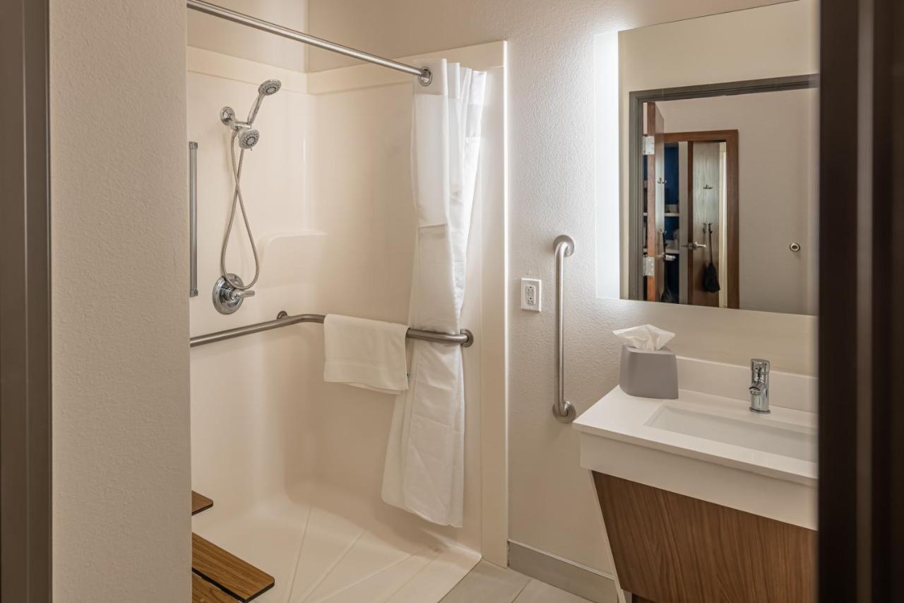 King Suite - Disability Access at Holiday Inn Express & Suites N Waco Area - West, an IHG Hotel