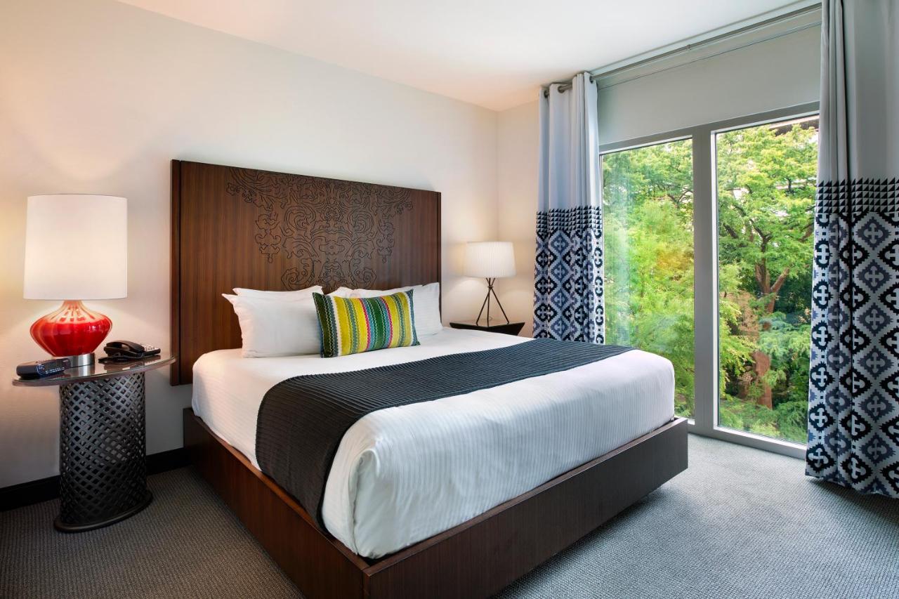 River View Corner King Suite at Hotel Contessa