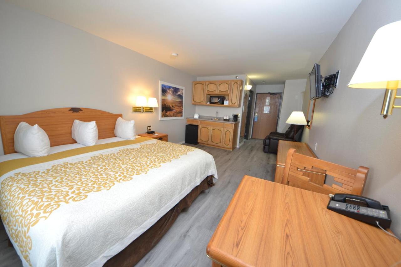 King Room - Non-Smoking at Days Inn & Suites by Wyndham Airport Albuquerque