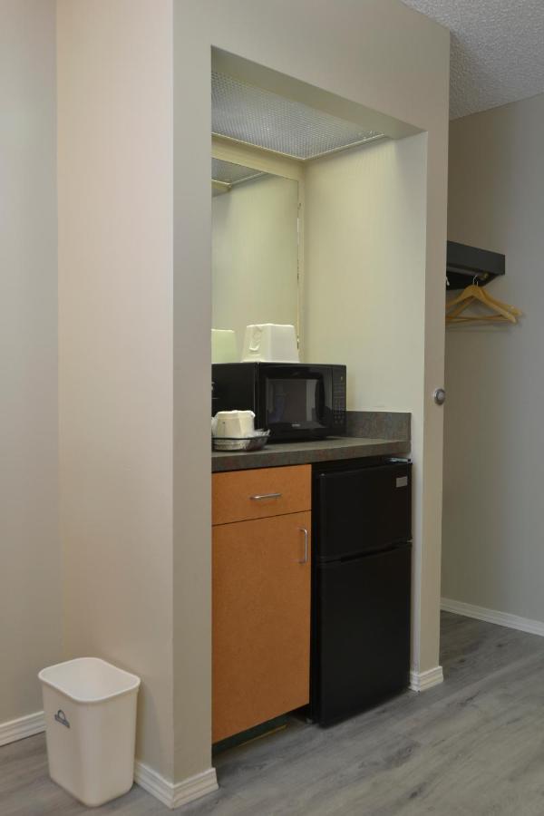 King Studio Suite - Non-Smoking at Days Inn & Suites by Wyndham Airport Albuquerque