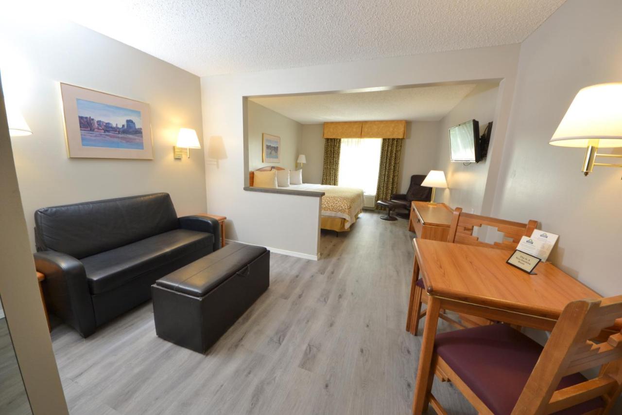 King Studio Suite - Non-Smoking at Days Inn & Suites by Wyndham Airport Albuquerque