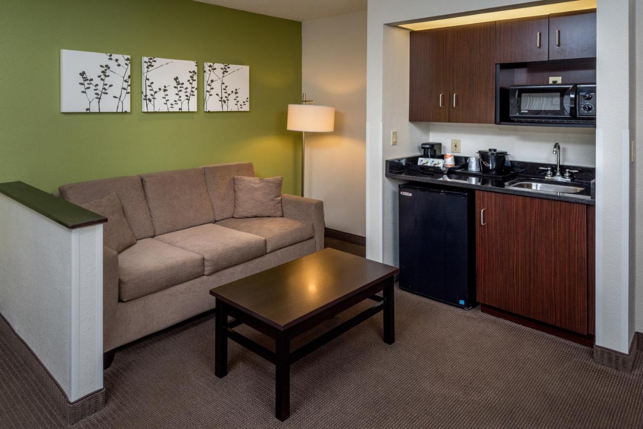Queen Suite - Accessible/Non-Smoking at Sleep Inn & Suites Cross Lanes - South Charleston