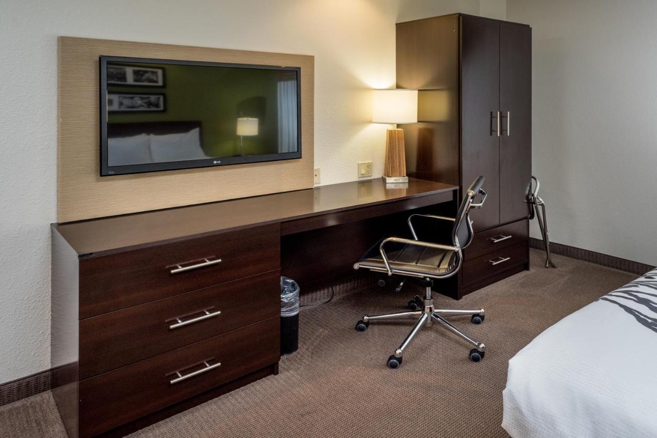 Queen Suite - Accessible/Non-Smoking at Sleep Inn & Suites Cross Lanes - South Charleston