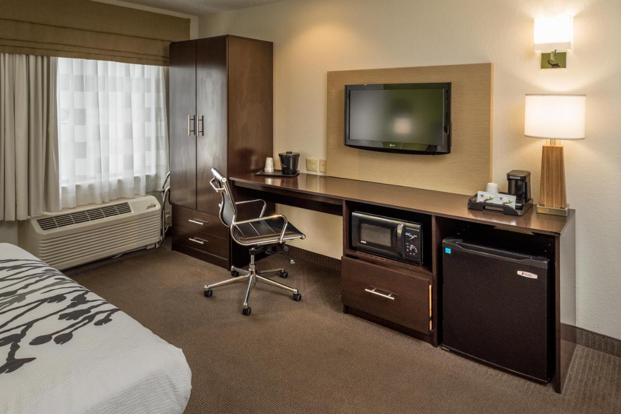 Queen Room with Accessible Tub - Accessible/Non-Smoking at Sleep Inn & Suites Cross Lanes - South Charleston