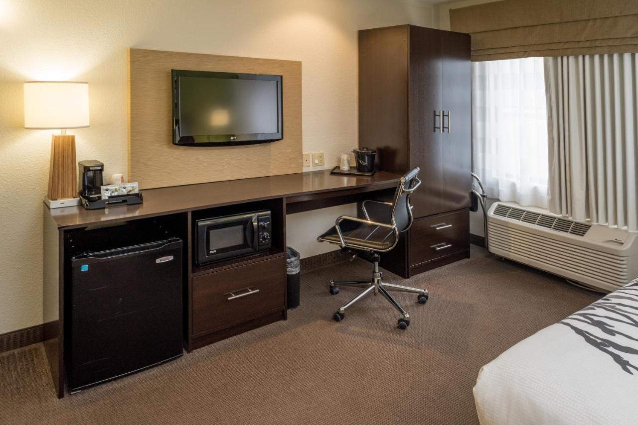 Queen Room with Roll-In Shower - Accessible/Non-Smoking at Sleep Inn & Suites Cross Lanes - South Charleston