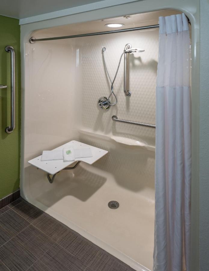 Queen Room with Roll-In Shower - Accessible/Non-Smoking at Sleep Inn & Suites Cross Lanes - South Charleston