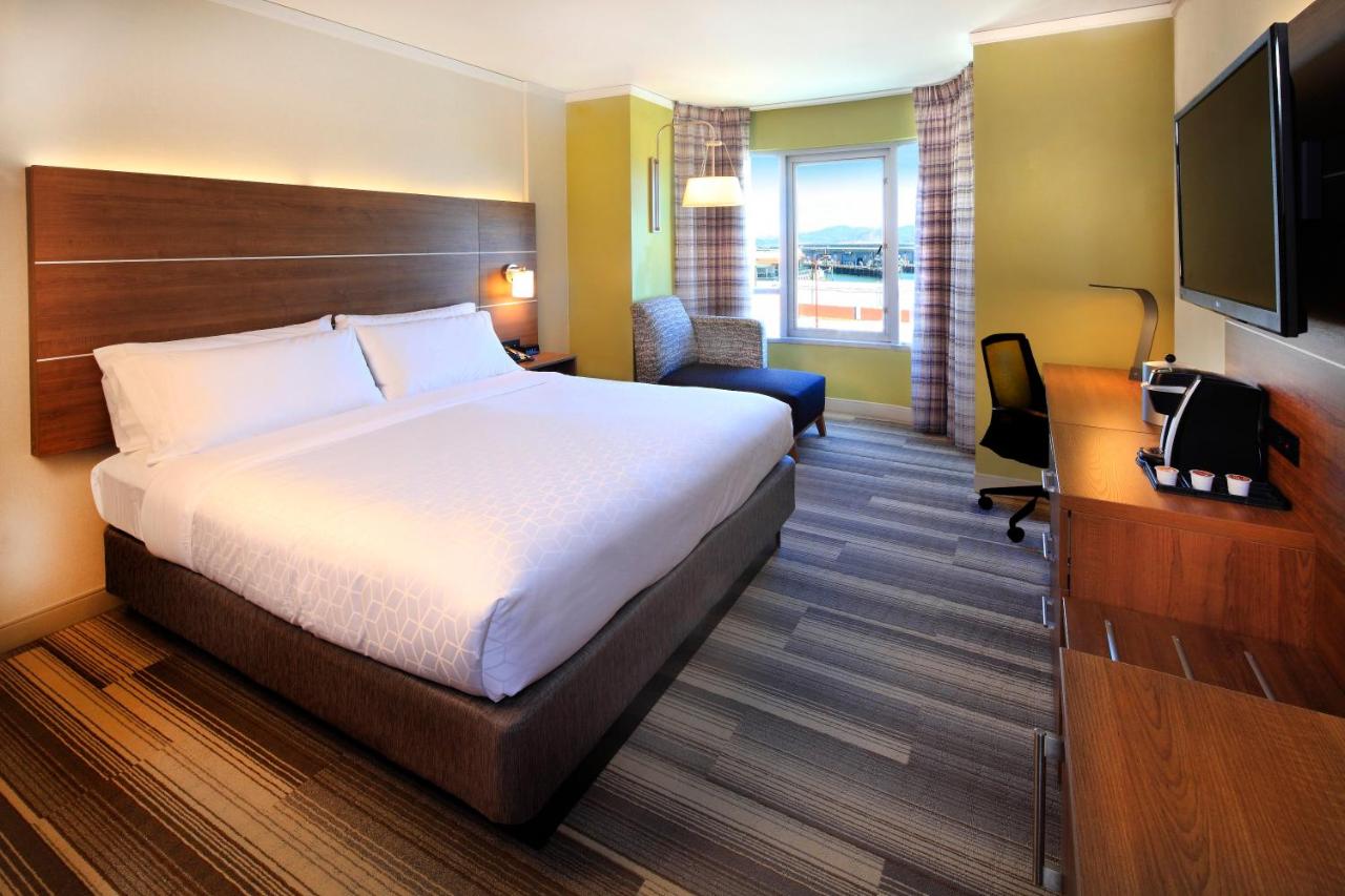 King Room with View - Non-Smoking at Holiday Inn Express and Suites Fisherman's Wharf, an IHG Hotel