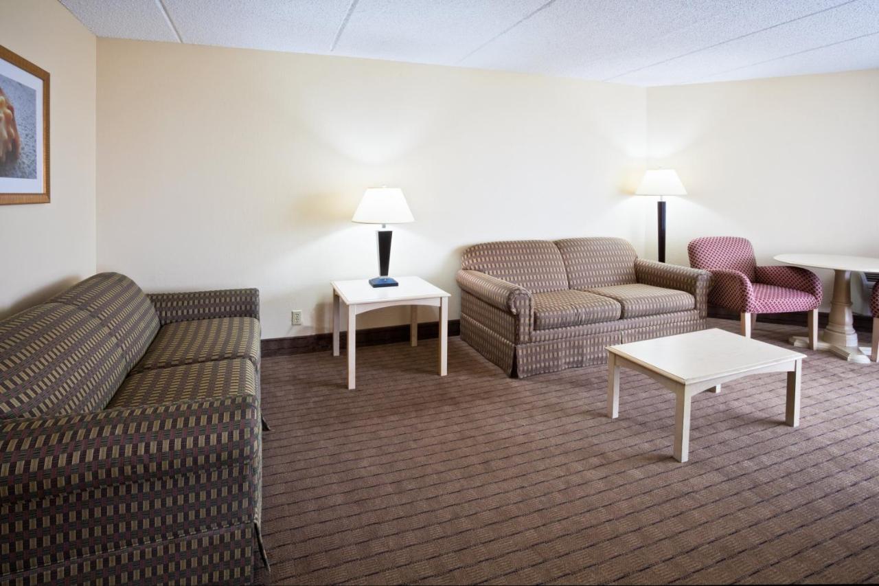 Suite with Mobility Accessible Tub - Non-Smoking at Holiday Inn Express North Palm Beach-Oceanview by IHG