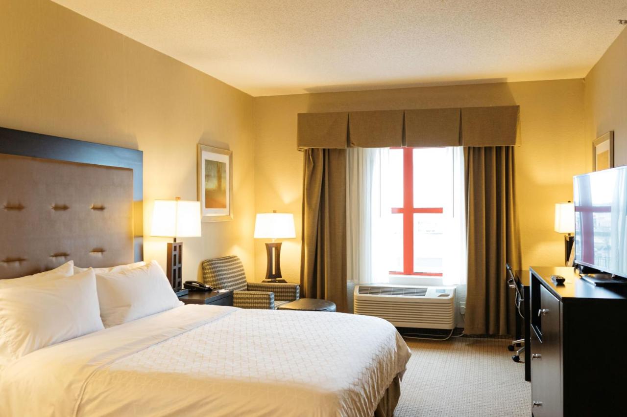 King Room with Spa Bath at Holiday Inn Express Hotel & Suites Olathe North by IHG