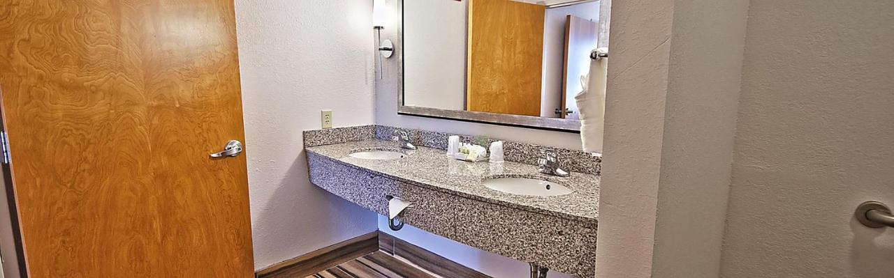 Queen Room with Two Queen Beds at Holiday Inn Manahawkin/Long Beach Island, an IHG Hotel