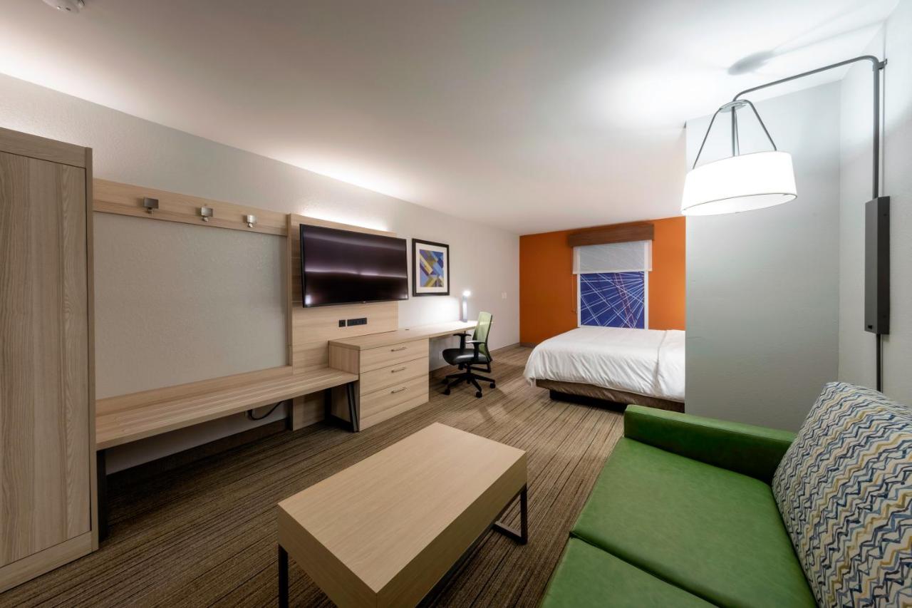 King Room - Disability Access Roll in Shower at Holiday Inn Express Hotel & Suites Petersburg-Dinwiddie by IHG