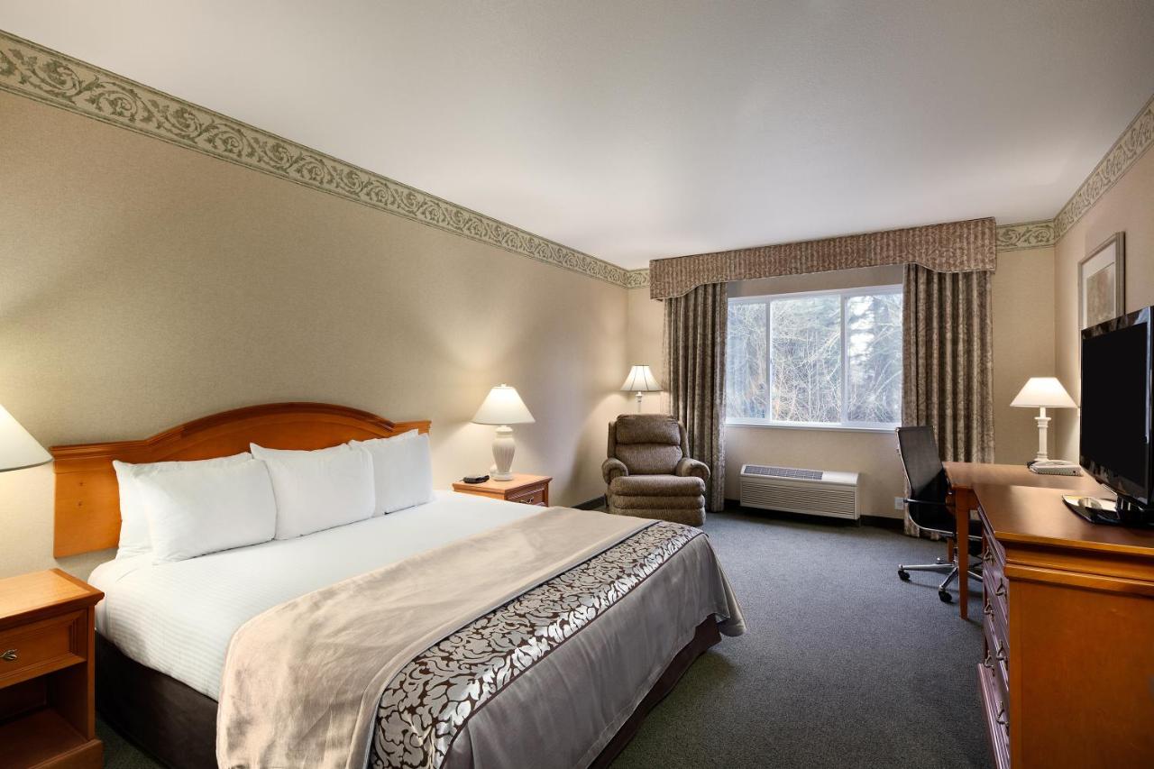 1 King Bed, Accessible Room, Non-Smoking at Ramada by Wyndham Olympia